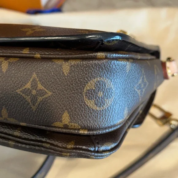 Louis Vuitton Pochette Métis - Picture 9 of 15